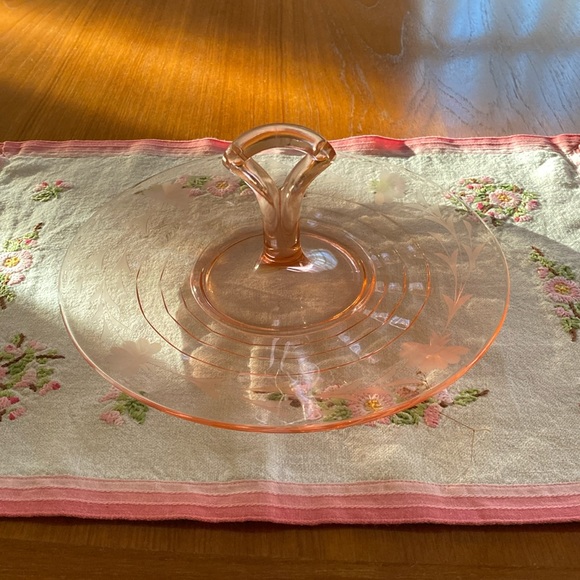 VTG Hand Embroidered Pink Floral Doily🌸 - Picture 7 of 8